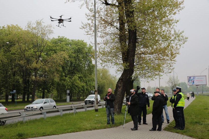 Dron policjant