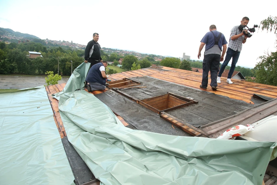 Škola u Vrbanji vetar odneo krov