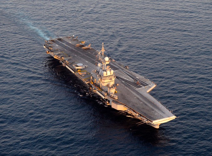 Francuski lotniskowiec Charles de Gaulle