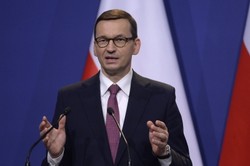 Morawiecki: W tym roku Wielkanoc tylko z żoną i dziećmi. Z mamą połączymy się przez internet