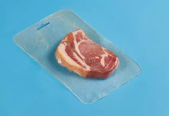 Mięso pakowane w mięso i jednorazowe naczynia z kości