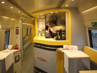 Część gastronomiczna w pociągu Pendolino