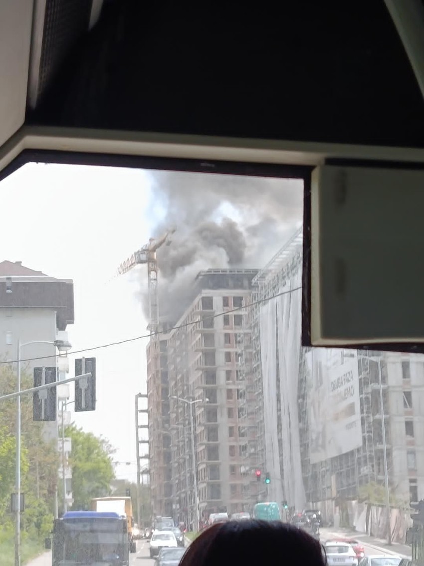 Izbio požar na poslednjem spratu zgrade u izgradnji 