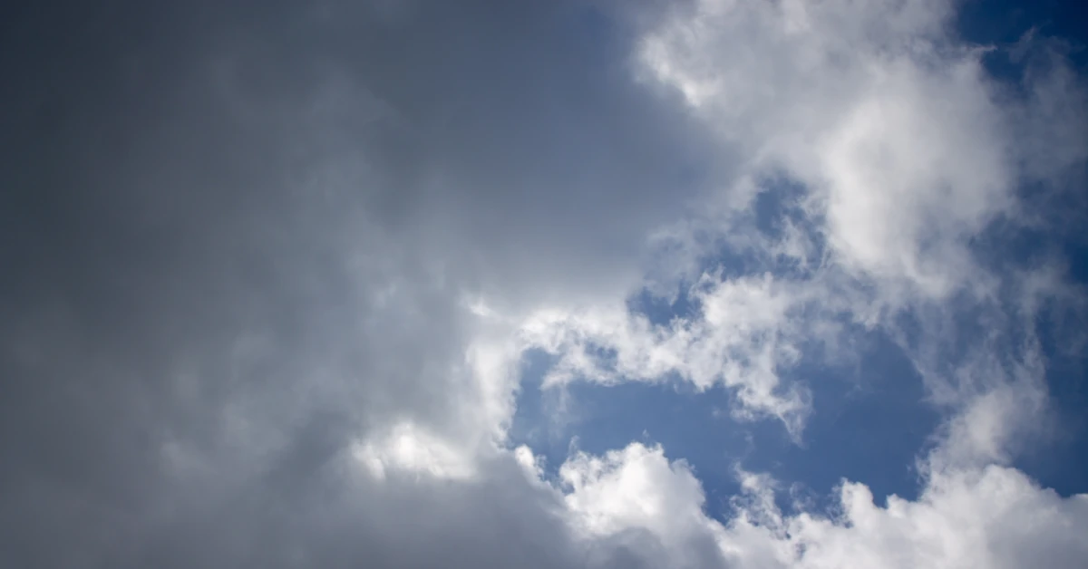 Niższe temperatury, duże zachmurzenie i opady deszczu. Prognoza pogody na Boże Ciało 2025