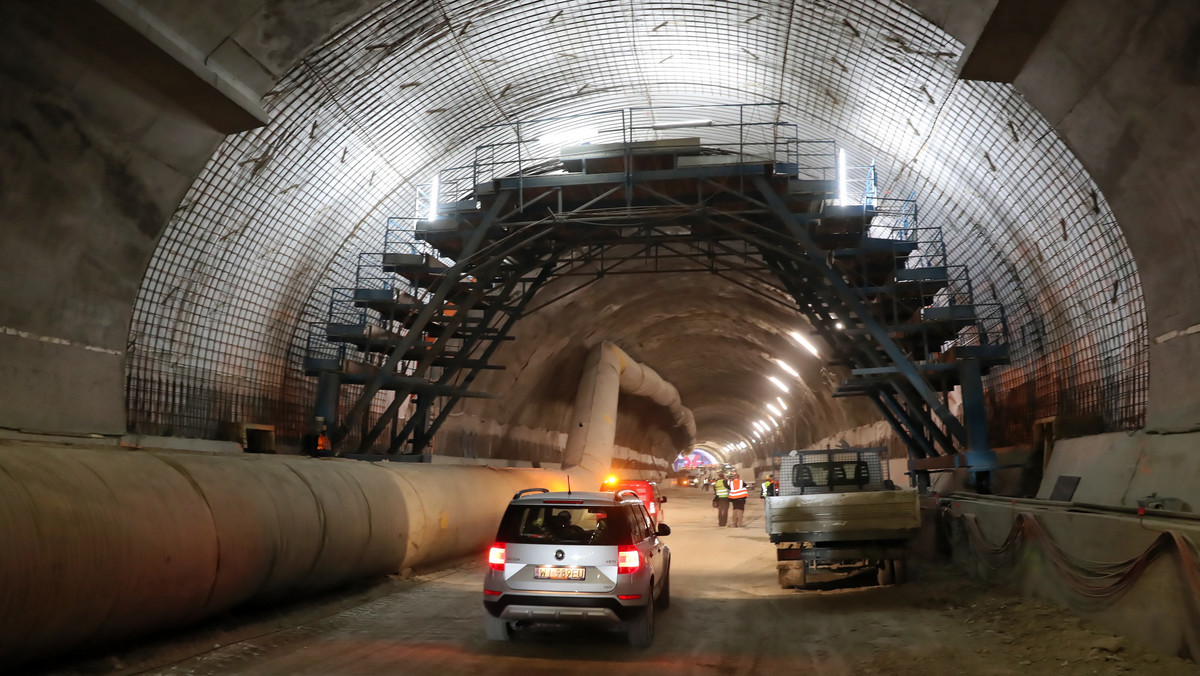 Zakopianka: przebito tunel w Małym Luboniu
