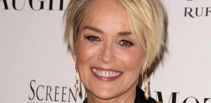 61-letnia Sharon Stone w kultowym rozkroku