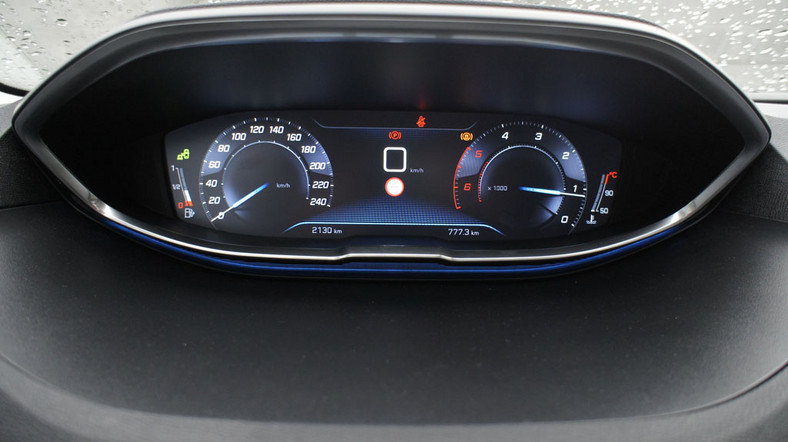 Peugeot i-Cockpit, czyli pomysł francuskiej marki na efektowne i ergonomiczne wnętrze przyszłości