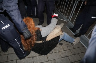 RPO pisze do komendanta głównego policji. 'W kajdankach? Nie było podstaw'