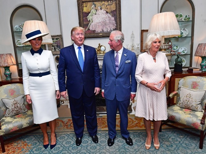 Melania i Donald Trumpowie oraz książę Karol i księżna Camilla