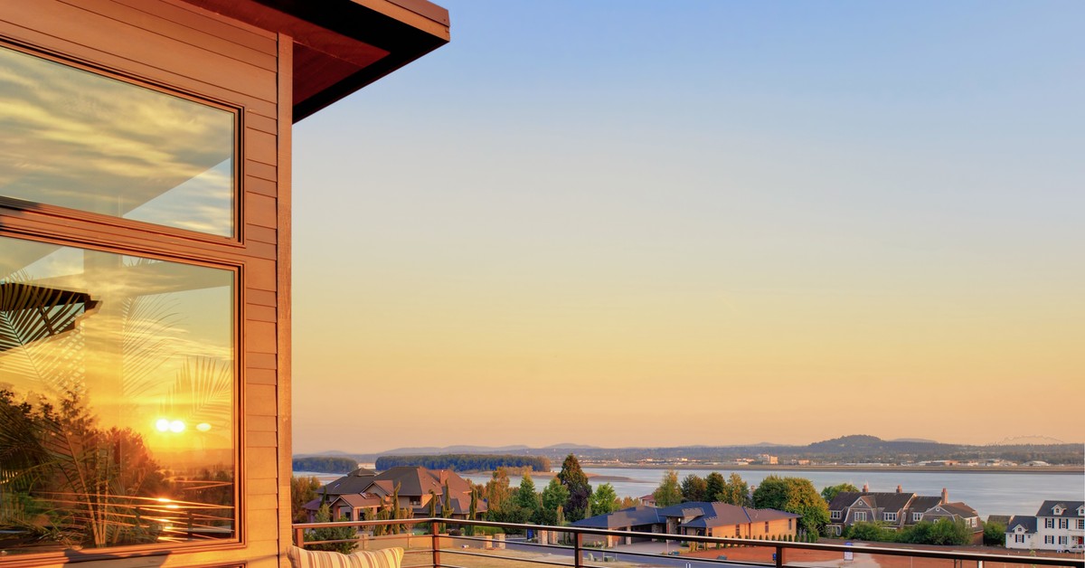 Inwestycja w apartament nad morzem: czego oczekują przyszli użytkownicy wynajmujący mieszkanie na urlop