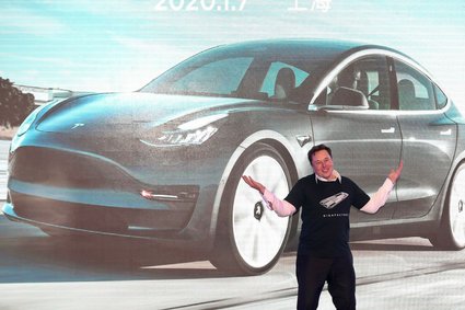 Tesla przebiła bilion dolarów wyceny. Pierwszy taki przypadek w historii branży 