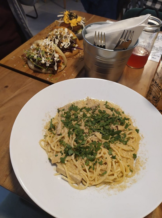 Carbonara i bułeczki bao w Kuchni PoWolność