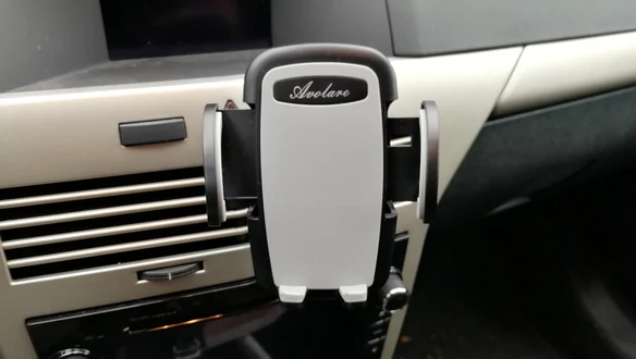 Handyhalterung im Auto: Sicherer Halt für das Smartphone ab 10 Euro