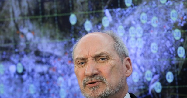 Macierewicz: Prokuratorzy nie szukali, bo być może nie chcieli szukać