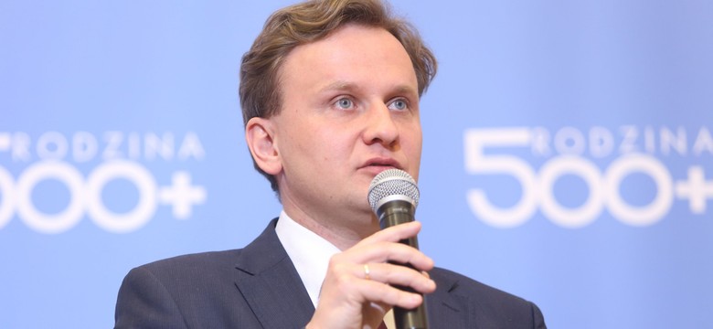Wiceminister Marczuk: Przyzwoite zarobki urzędników budują powagę państwa