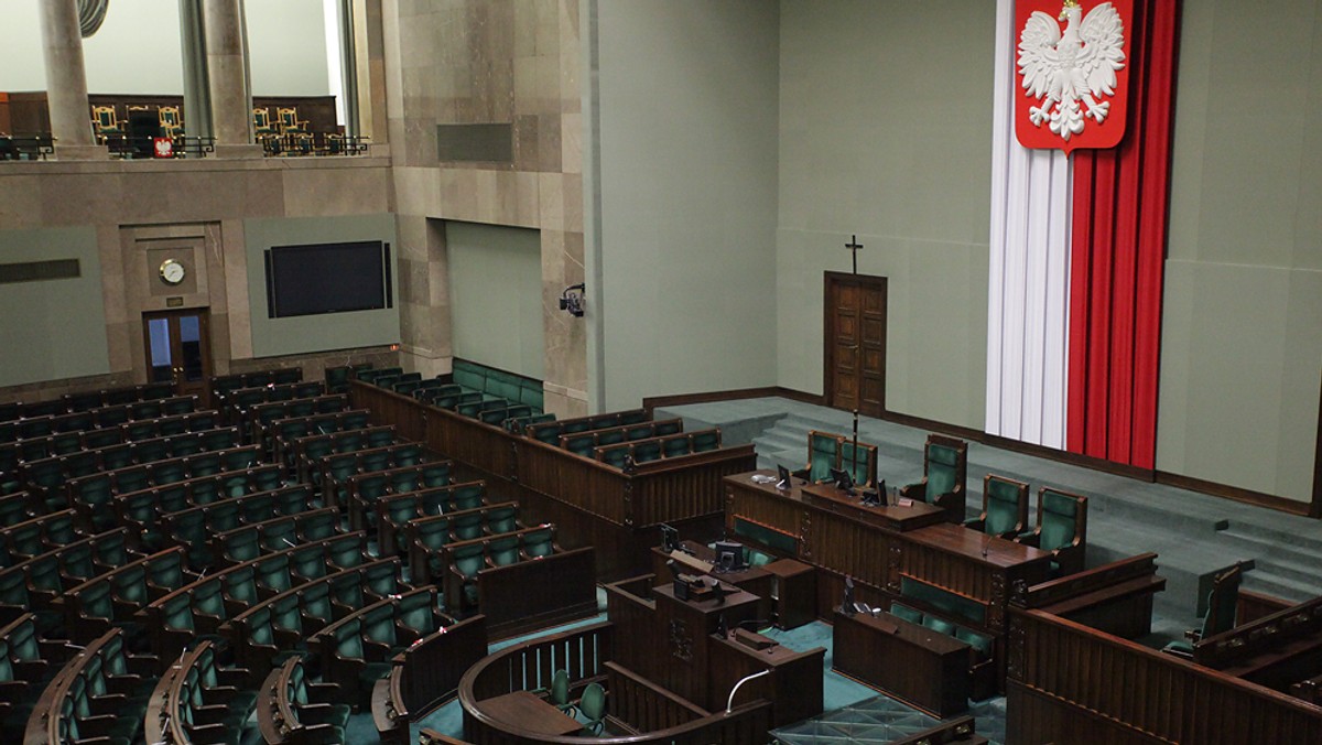 Prokuratura zbada prawidłowość służbowych wyjazdów zagranicznych wszystkich posłów, w wypadku których zajdzie możliwość popełnienia przestępstwa, nie tylko b. posłów PiS - poinformował rzecznik Prokuratury Okręgowej w Warszawie.