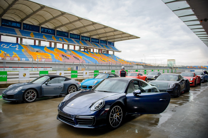 Porsche Carrera S i Turbo S na torze Istanbul Park