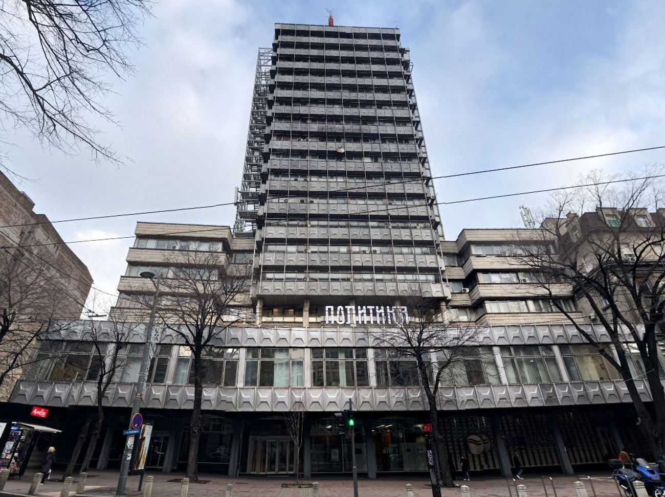Nlb: banka Ljubljana prodala zgradu &#34;Politike&#34;