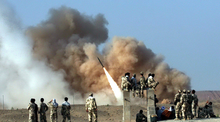 Ilyen Fateh 110 típusú rakétákat indított az Iráni Forradalmi Gárda a szomszédos Irak bázisai felé /Fotó: MTI EPA 
