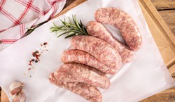 Jak przygotować białą kiełbasę na wielkanocne śniadanie? Jeśli to zrobisz, będzie przepyszna