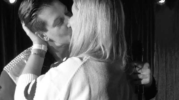 Náš známy herec sa opäť zasnúbil, tentokrát pred divákmi