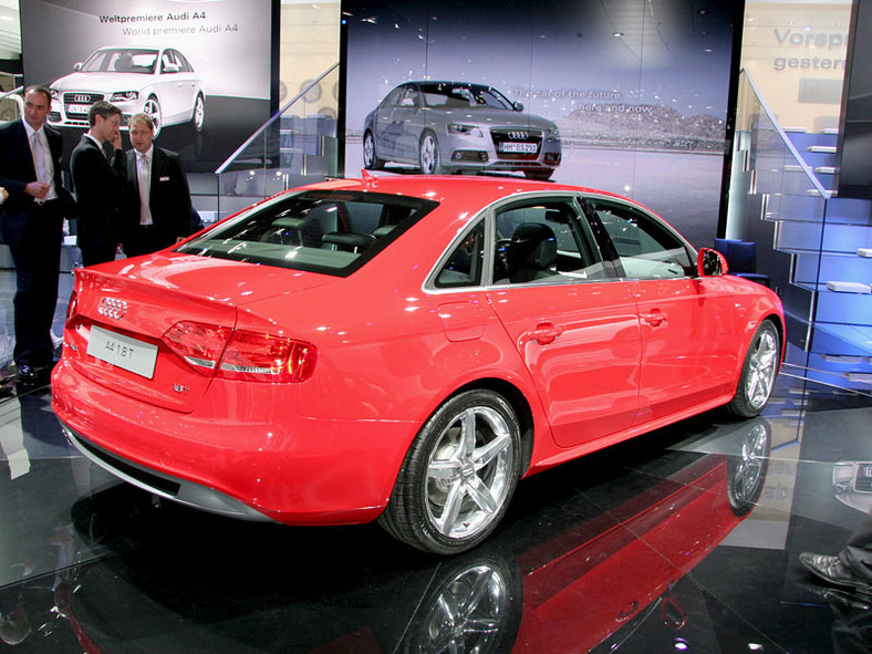 IAA Frankfurt 2007: Audi A4 – wynik pogoni za BMW 3