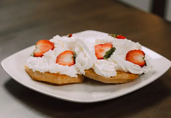 Gofry belgijskie. Jak zrobić je samodzielnie w domu i cieszyć się smakiem wakacji?