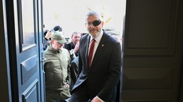 grzegorz braun stawił się w prokuraturze. ma usłyszeć zarzuty