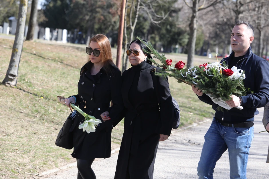 Zlata Petrović na sahrani Saše Popovića 