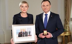 Pierwsza dama z wielkim dystansem do siebie. Na WOŚP przekazała słynne zdjęcie ze ŚDM