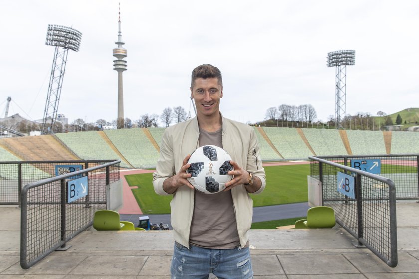 Pilka nozna. Bundesliga. Bayern Monachium. Robert Lewandowski. Sesja fotograficzna. 09.04.2018