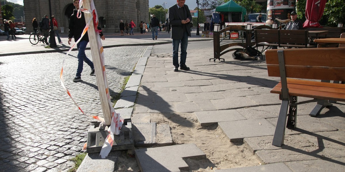 Wstydzimy się za takie chodniki.