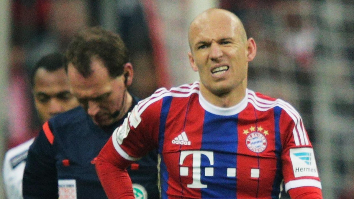 Holender Arjen Robben nie pomoże Bayernowi Monachium w środowym meczu ćwierćfinałowym Ligi Mistrzów z FC Porto. Skrzydłowy klubu ze stolicy Bawarii w marcu naderwał mięsień brzucha i na Estadio Do Dragao pojawi się tylko w roli kibica. Zawodnik przyznał, że pierwszy raz w karierze doznał urazu, który sprawił, że czuł się "fizycznie wykończony".