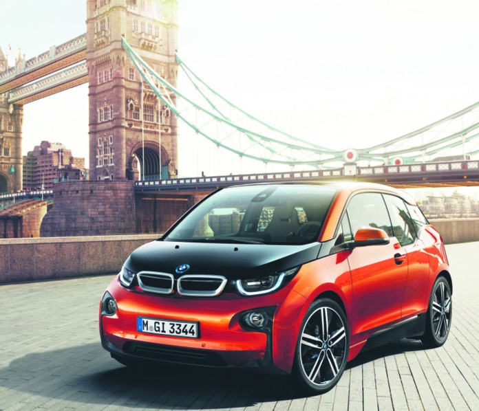 BMW i3 Cena: 153 700 zł Zasięg: ok. 150 km Przyspieszenie 0–100 km/h: 7,2 s Prędkość maksymalna: 150 km/h