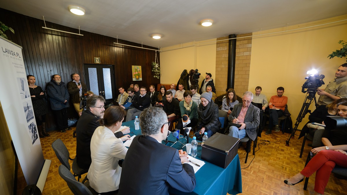 Ponad 200 osób domaga się od banku Getin Noble m.in. unieważnienia tabeli walutowej bądź umowy kredytowej. Pozew zbiorowy w tej sprawie ma trafić do Sądu Okręgowego w Warszawie - poinformował na konferencji prasowej radca prawny Mariusz Korpalski.