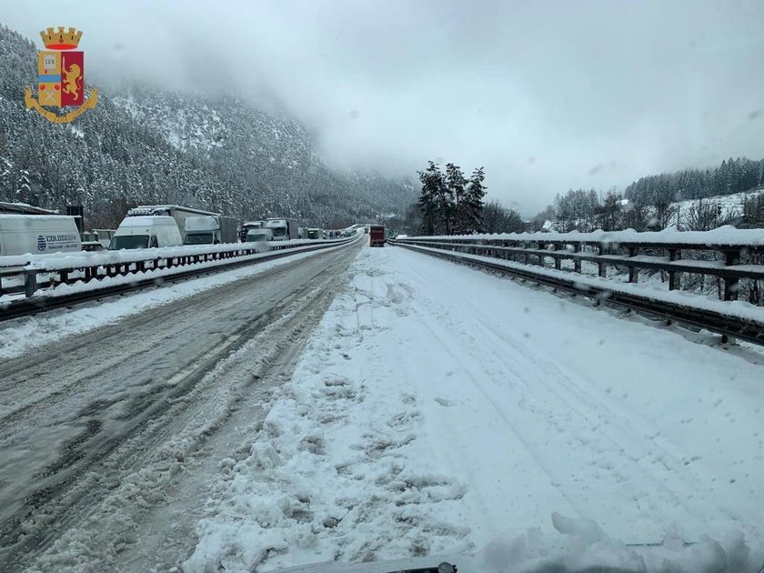 Koszmar w Alpach. Tysiące osób było uwięzionych na autostradzie ponad dobę!