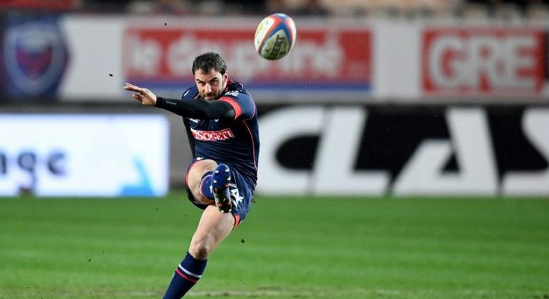 Racing's Fijian lock Leone Nakarawa (right) grabs the ball in a line out during the French Top 14 rugby union match against Grenoble on March 4, 2017 at the Stade des Alpes in Grenoble, central eastern France