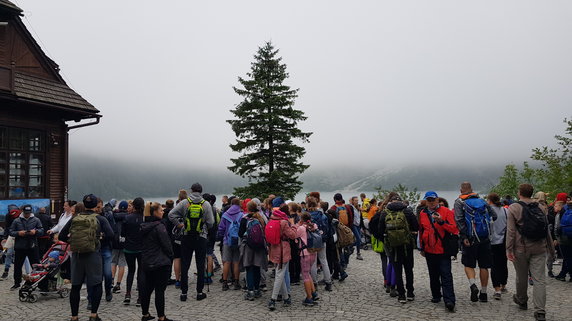 Szturm turystów na Morskie Oko