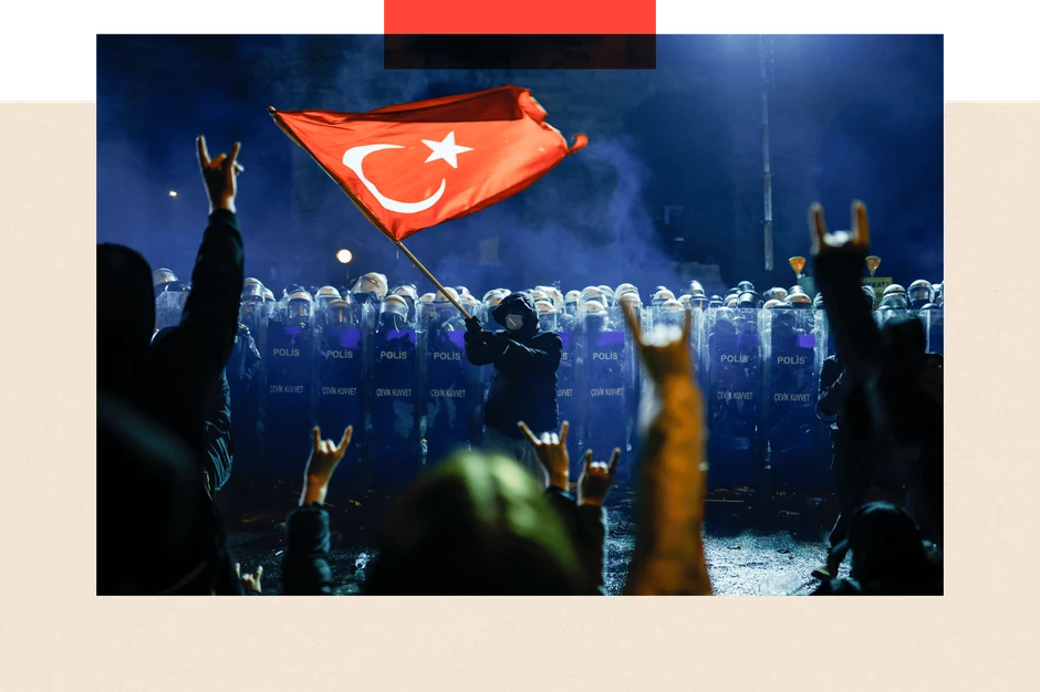 Uprkos opozicionim protestima, mnogi konzervativni glasači smatraju Erdoganov AKP zaslužnim za modernizaciju Turske i obezbeđivanje većeg prostora za Islam u sekularnoj republici | Foto: KEMAL ASLAN/AFP via Getty Images