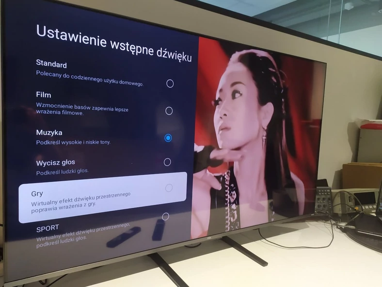 TCL C735 – wygląd menu