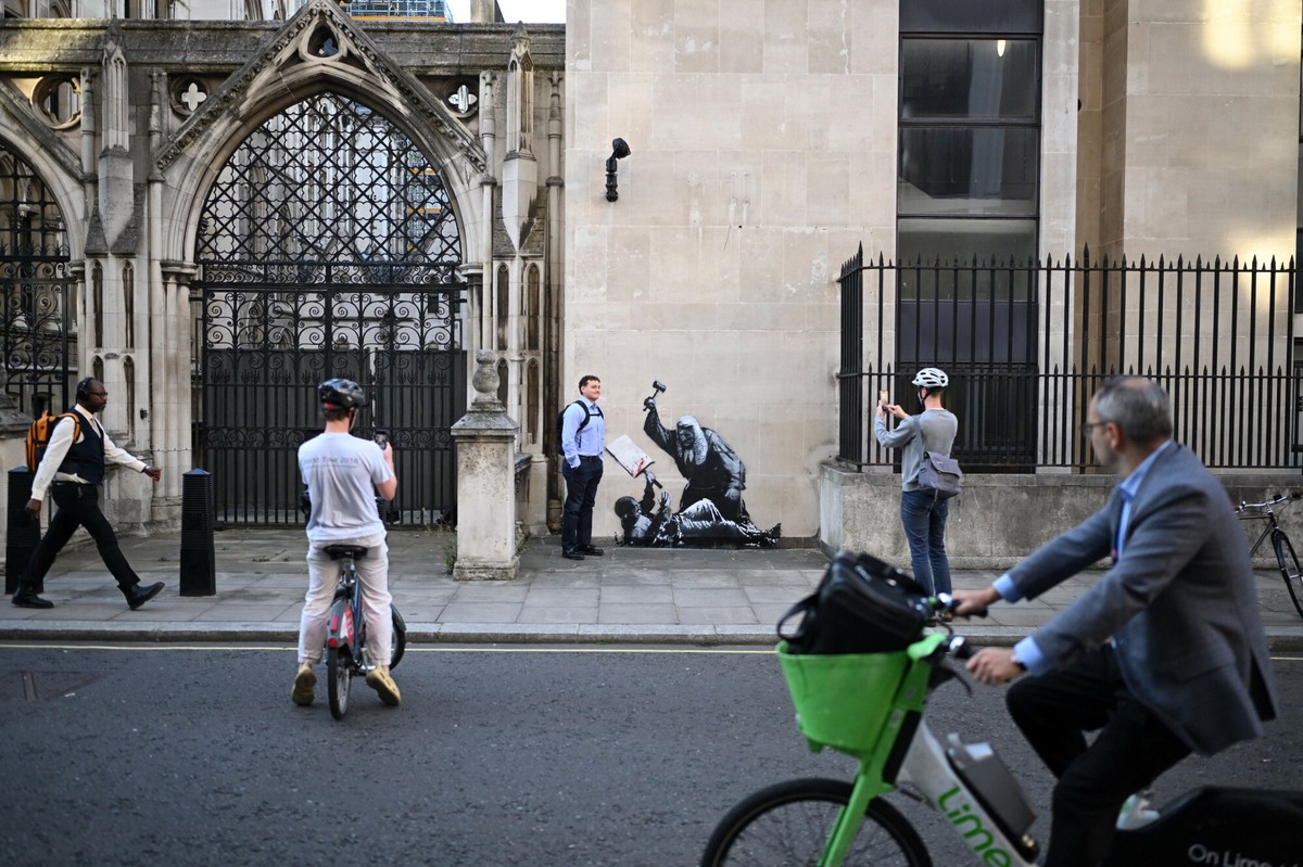 Banksy zaskakuje. Przed jego nowym muralem pojawili się ochroniarze