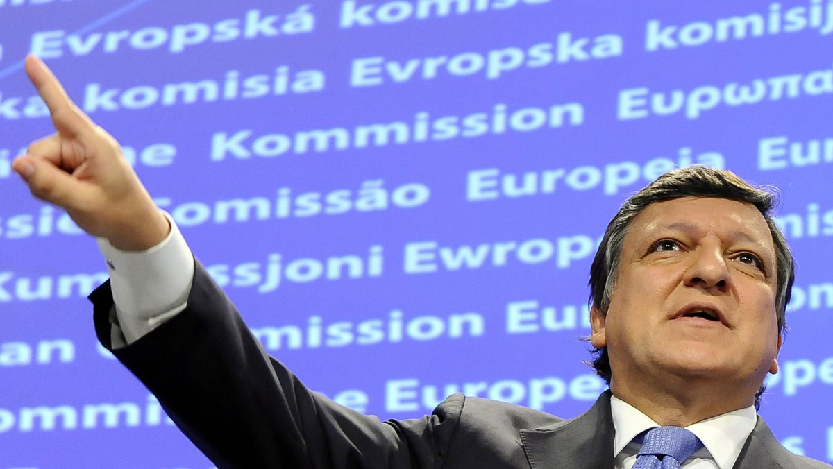 Szef KE Jose Manuel Barroso zaapelował w środę o ambitne decyzje szczytu UE i strefy euro w niedzielę, by powstrzymać rozszerzający się kryzys długu, w tym m.in. o takie wzmocnienie funduszu ratunkowego strefy euro EFSF, by mógł przychodzić z pomocą takim krajom jak Hiszpania.