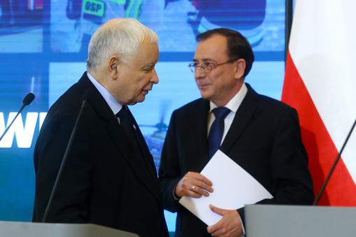 Wicepremier, prezes PiS Jarosław Kaczyński oraz szef MSWiA Mariusz Kamiński