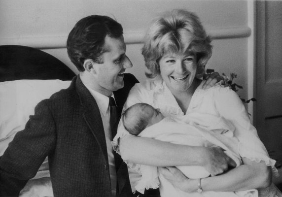 Vanessa Redgrave i Tony Richardson z córką Natashą w Londynie, 20 maja 1963 r. 