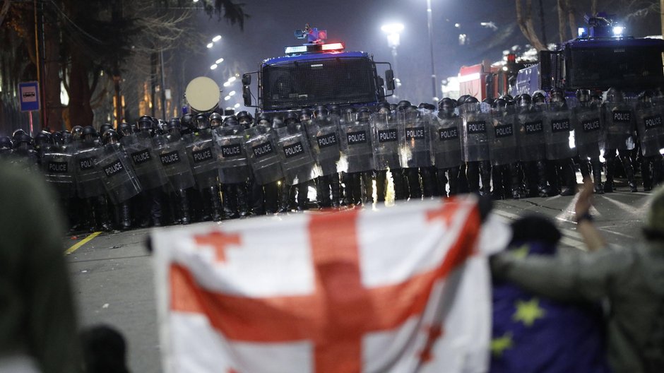 Starcia protestujących z policją w Tblisi, 8 marca