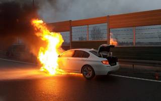 Zdążyć przed pożarem – problemy samochodów BMW 