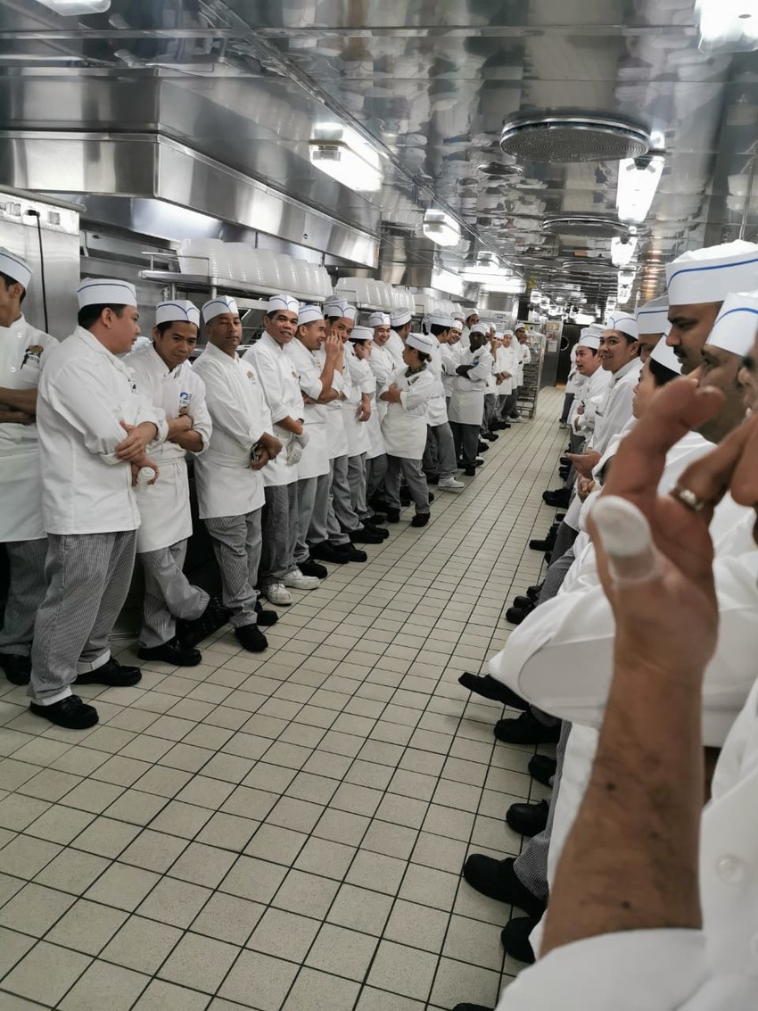 Posada kruzera u karantinu - neizvesnost i strepnja