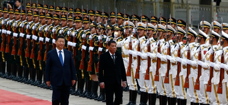 Xi Jinping uważnie przygląda się działaniom Putina i zwiększa wydatki na armię. "Polityka napędzana ideologicznie"