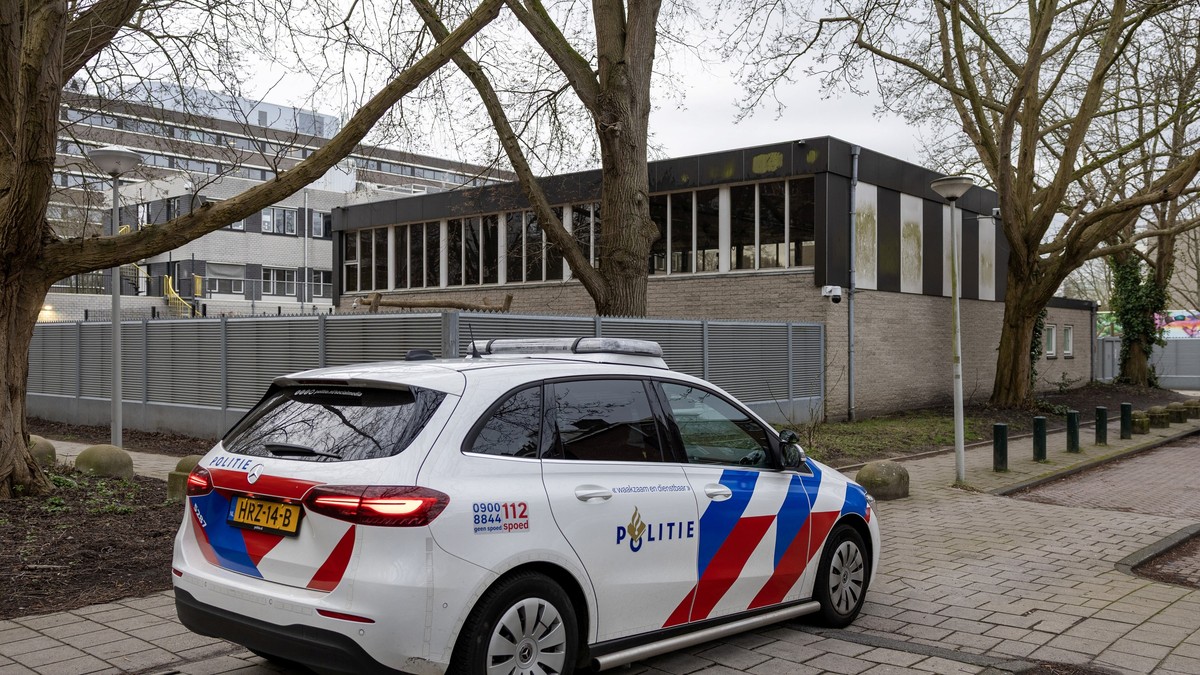 Policija ispred jevrejske škole u Amsterdamu