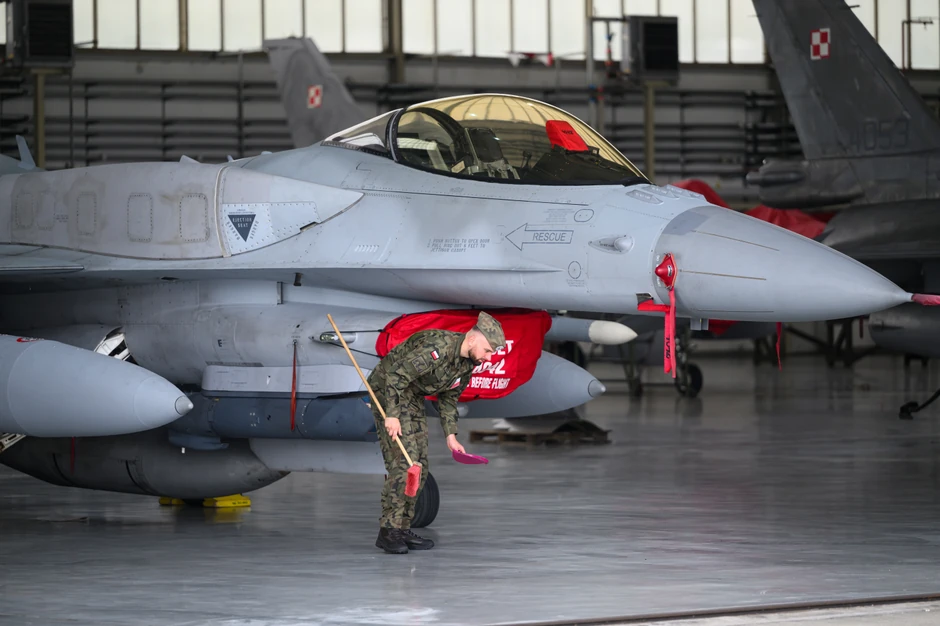 poljski avion F-16